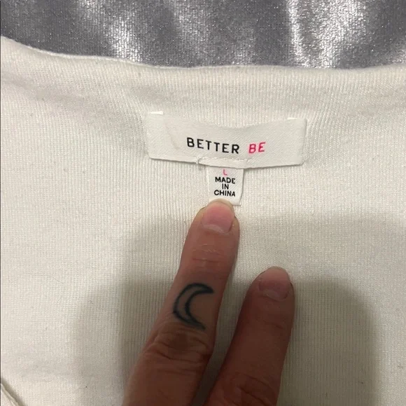 Elegant White Long Sleeve Top - Picture 2 of 4